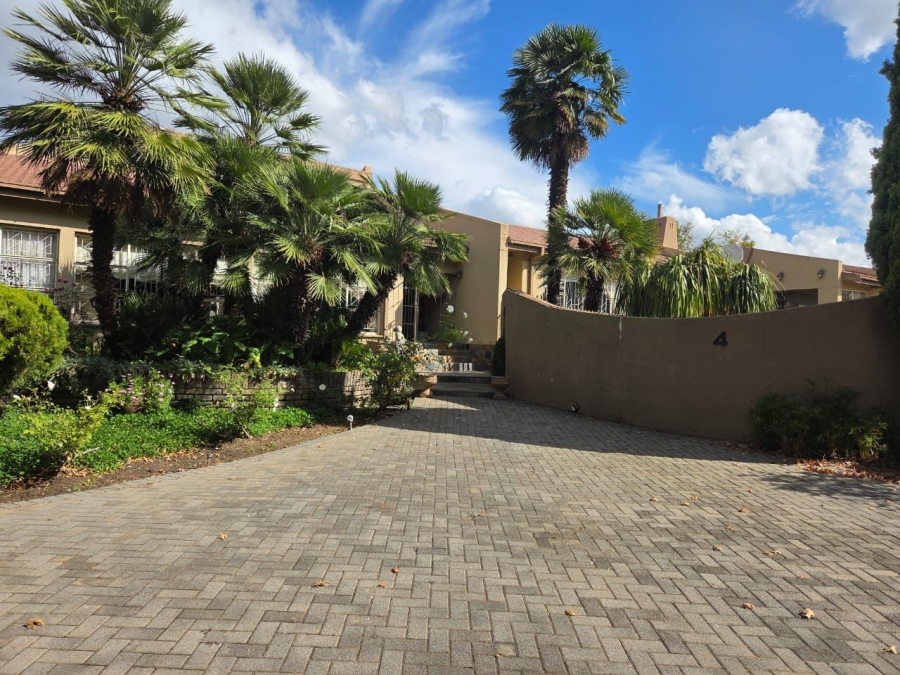 5 Bedroom Property for Sale in Frankfort Free State